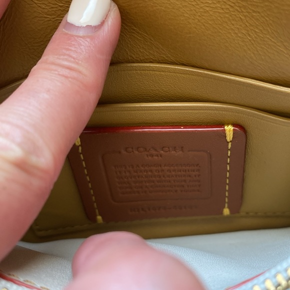 COACH 1941 Tea Rose Clutch CHALK
Wristlet Wallet - Picture 11 of 16